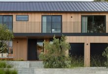 Feldman Structure updates Seventies house in coastal California